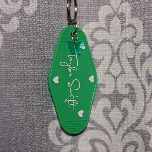 Taylor Swift Eras Debut Hotel Keychain - Picture 1 of 2